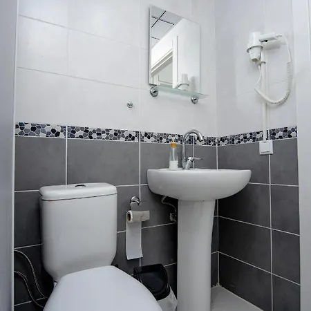 Arney 3* إسكيشير